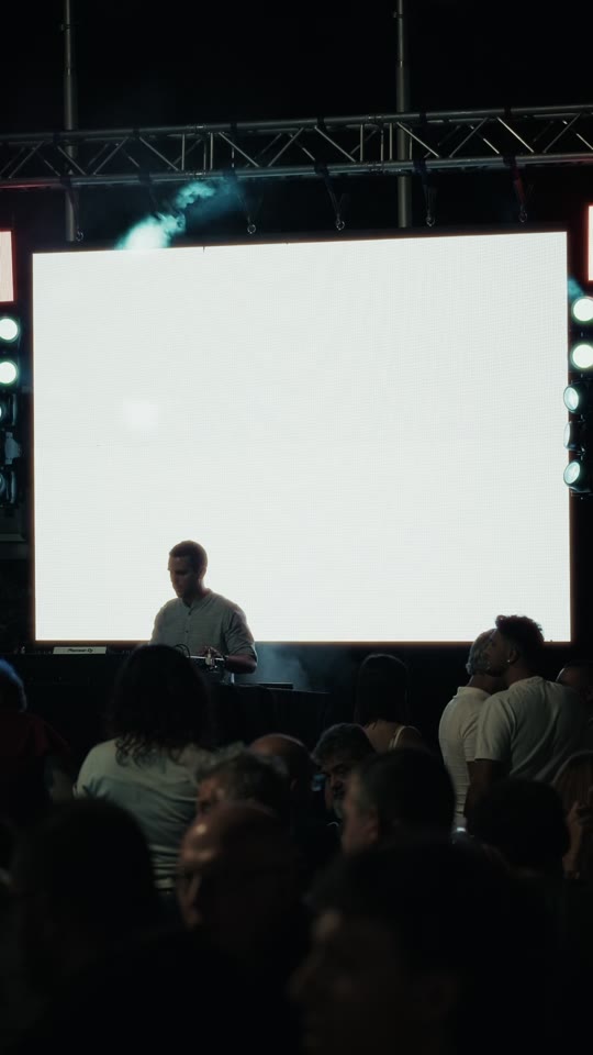 Aftermovie verticale di un evento con DJ set